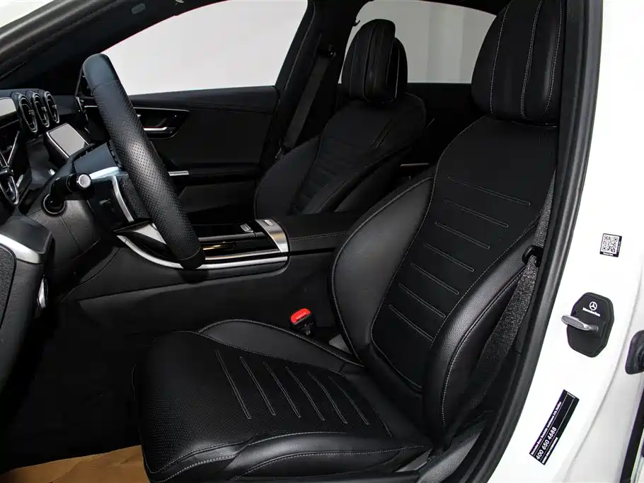 Mercedes-Benz C-Class 2024 — фото 17