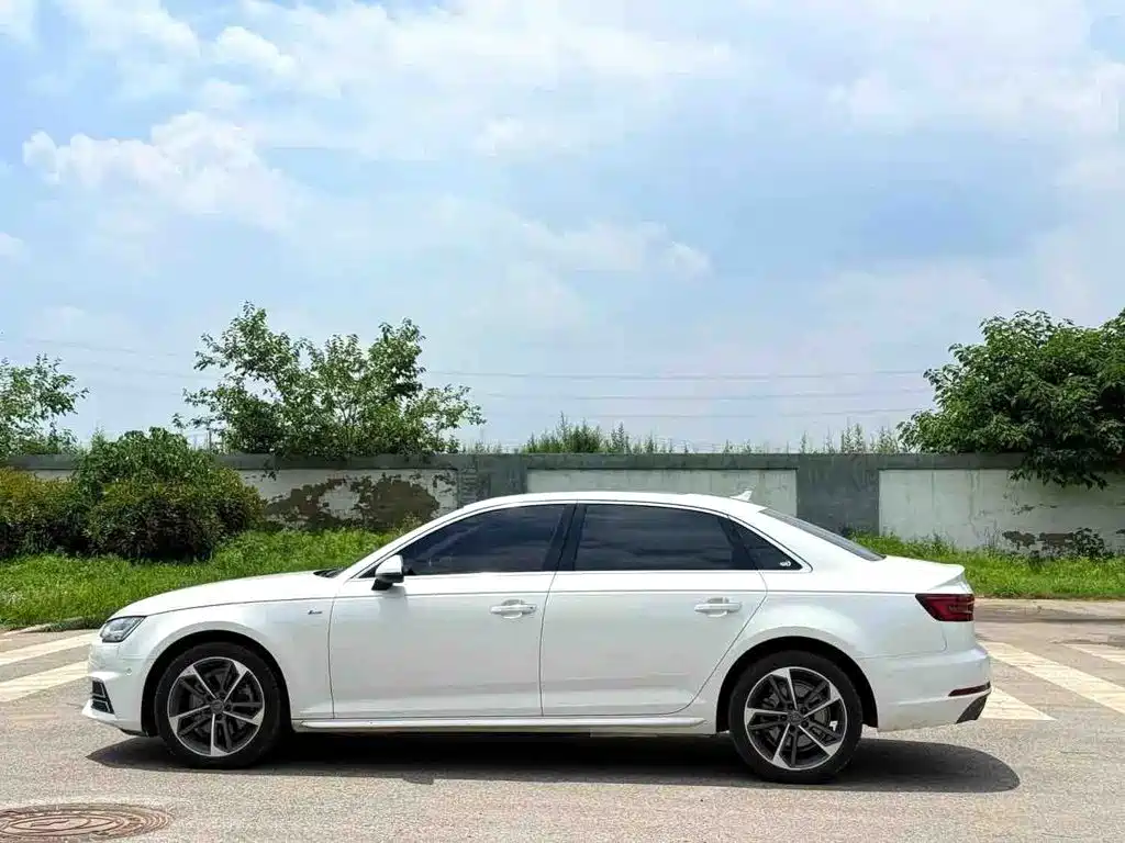 Audi A4L 2018