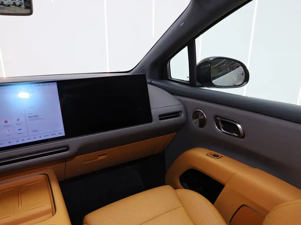 Li Auto i8 2025 — фото 20