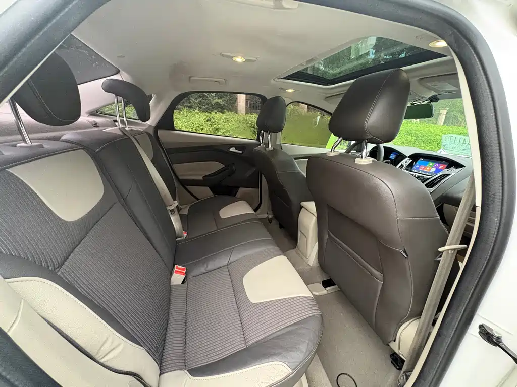 Ford Focus 2015 — фото 14