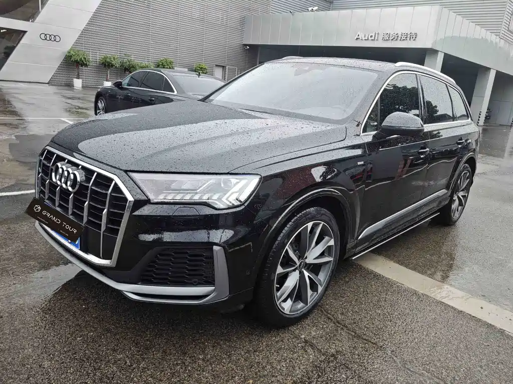 Audi Q7 2023 — фото 1