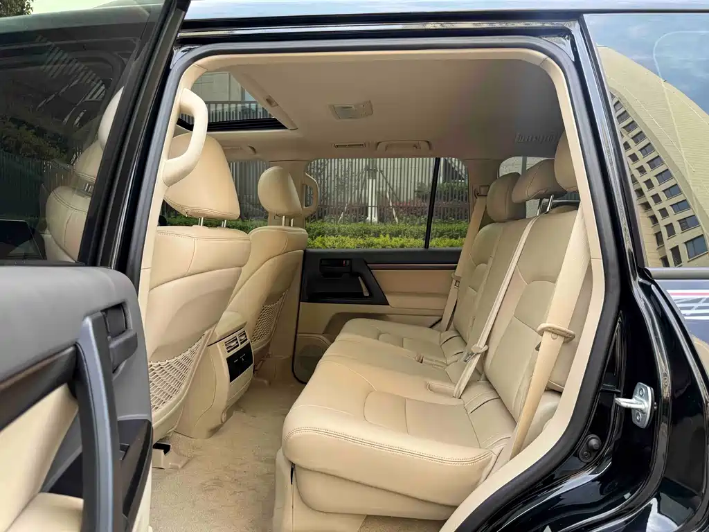Toyota Land Cruiser 2019 — фото 10