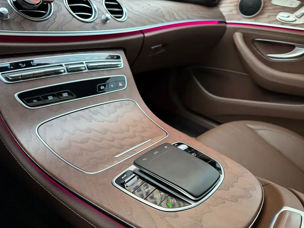 Mercedes-Benz E-Class 2023 — фото 18