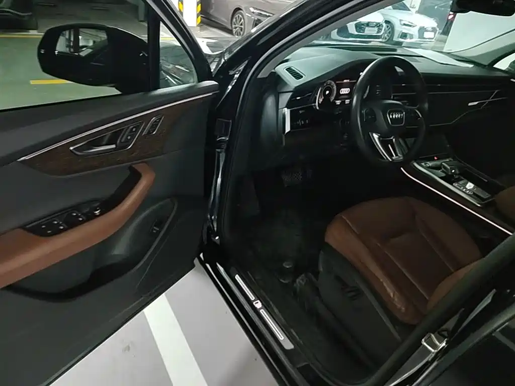 Audi Q7 2021 — фото 23