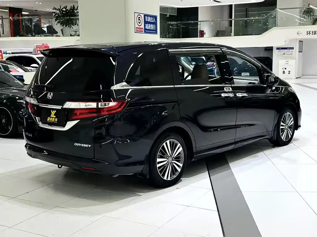 Honda Odyssey 2018 — фото 7