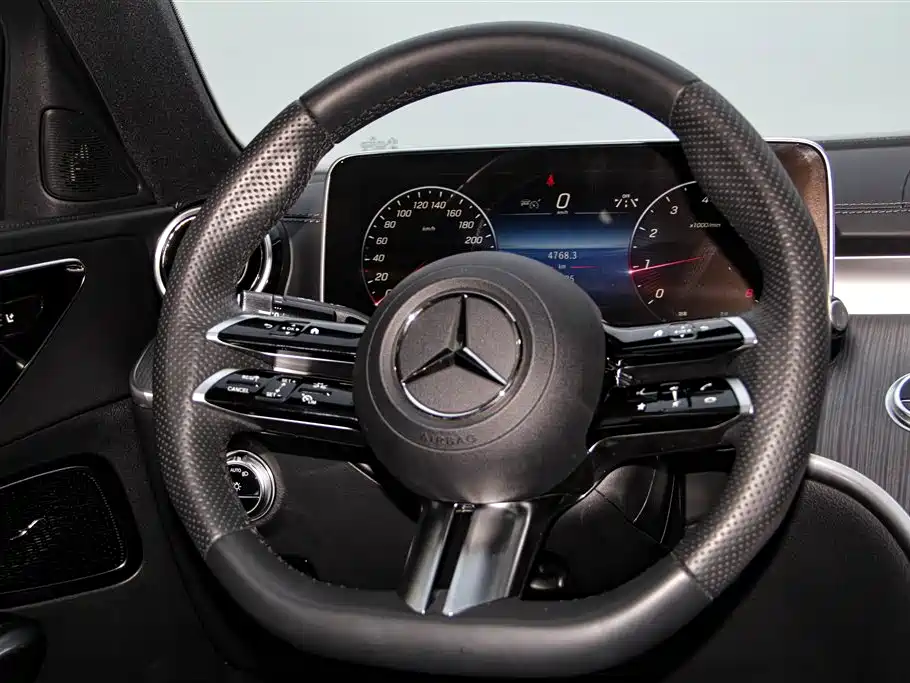 Mercedes-Benz C-Class 2024 — фото 14