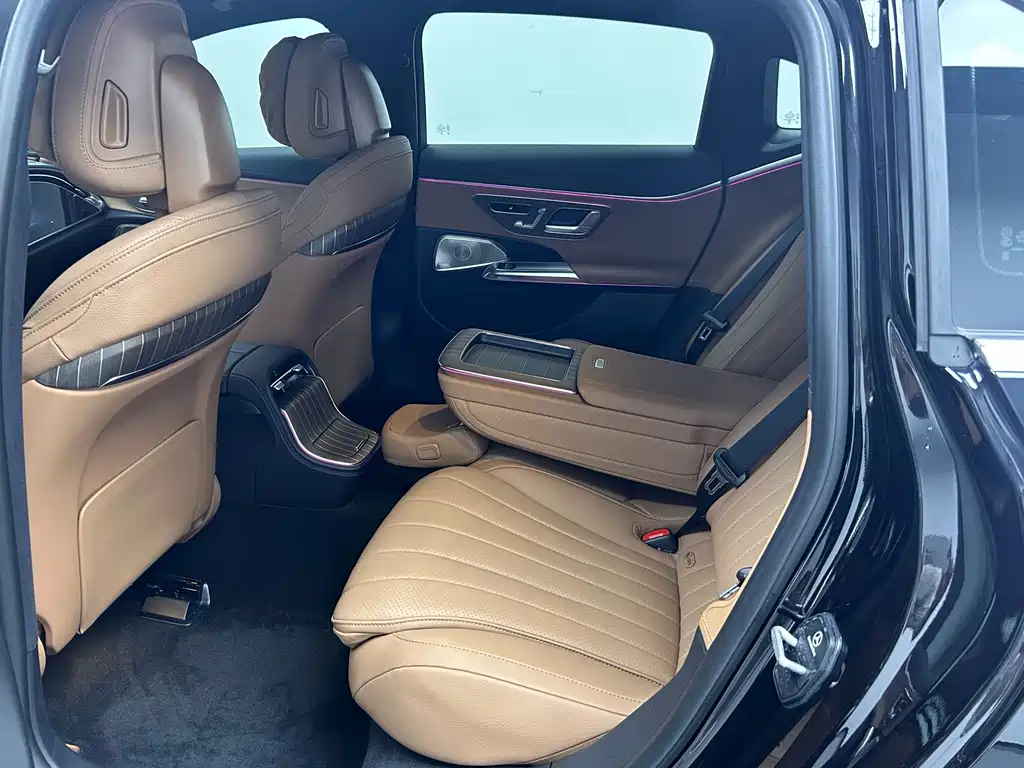 Mercedes-Benz E-Class 2025 — фото 13