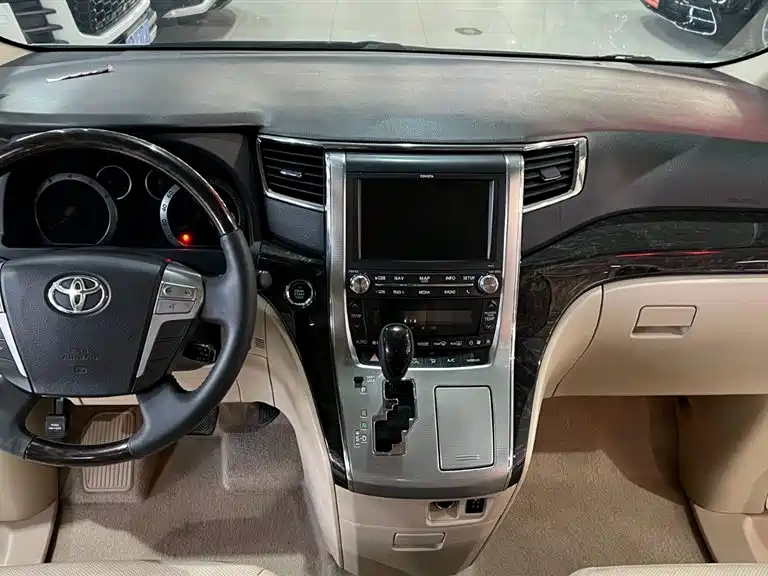 Toyota Alphard 2016 — фото 8