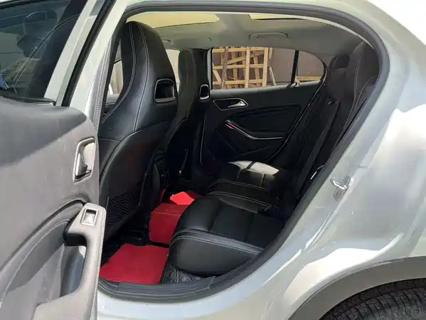 Mercedes-Benz GLA 2015
