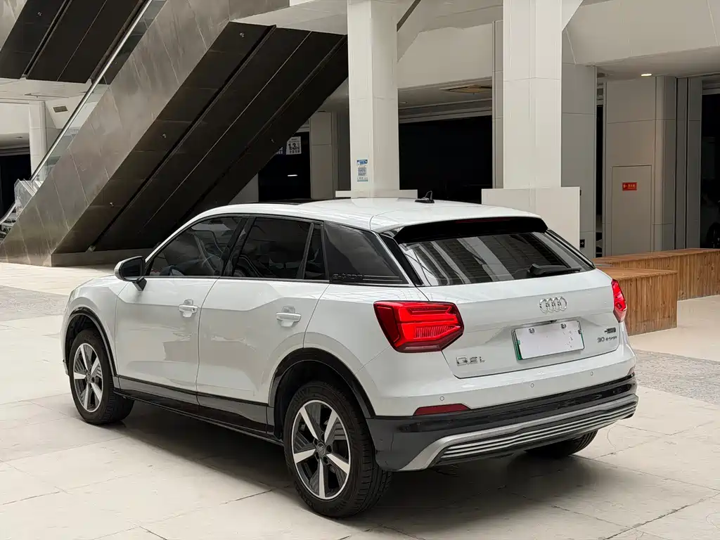 Audi Q2L E-Tron 2021