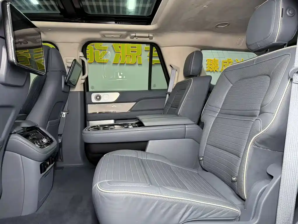 Lincoln Navigator 2019 — фото 14