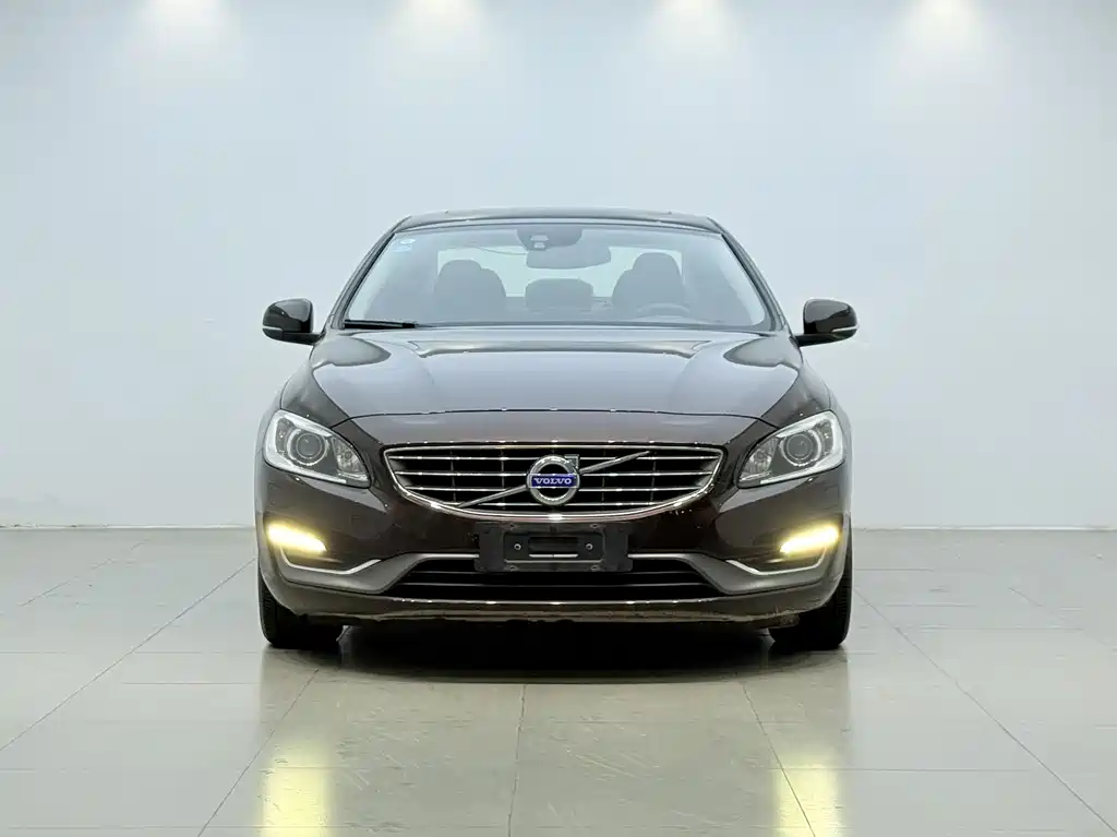 Volvo S60 2017 — фото 2