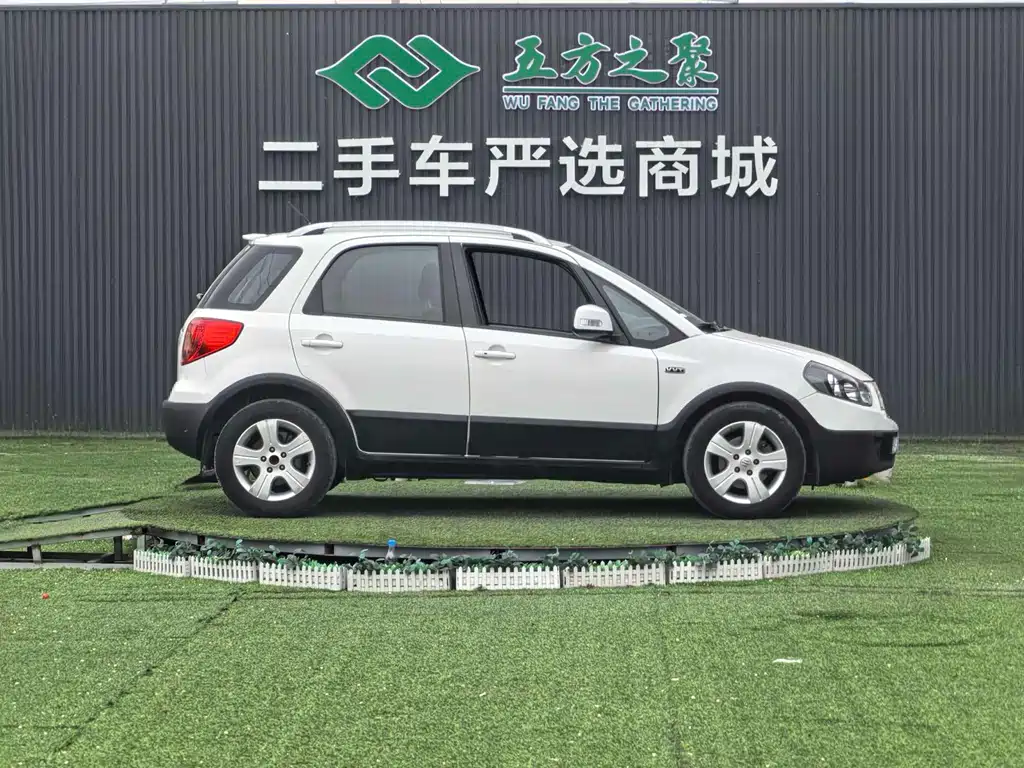 Suzuki SX4 2014 — фото 4