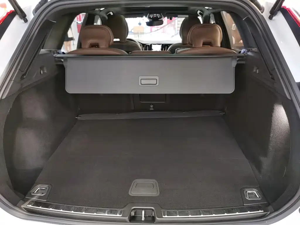 Volvo XC60 Plug-In Hybrid 2024 — фото 14