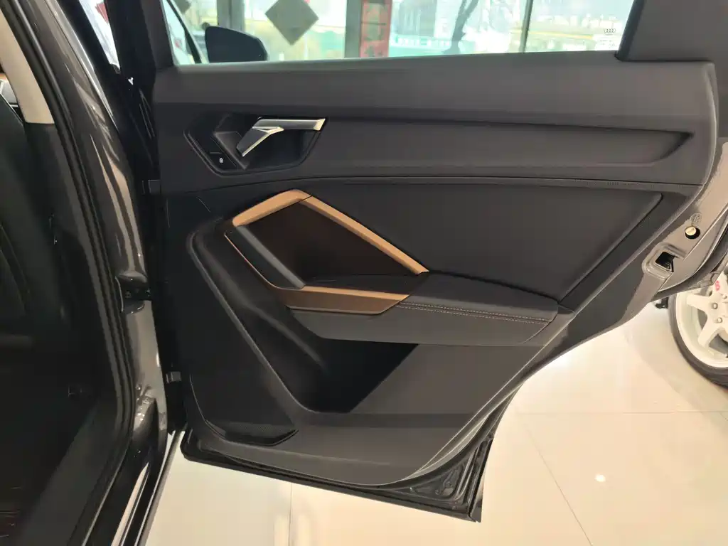 Audi Q3 2022 — фото 18