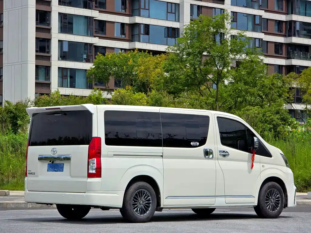 Toyota Hiace 2024 — фото 4