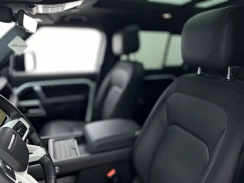Land Rover Defender 2024 — фото 25