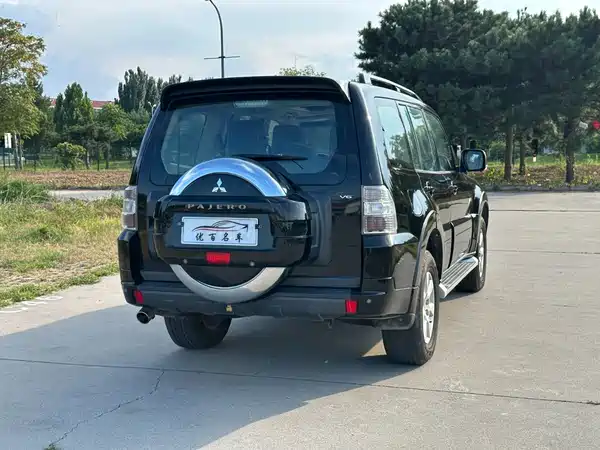 Mitsubishi Pajero 2014