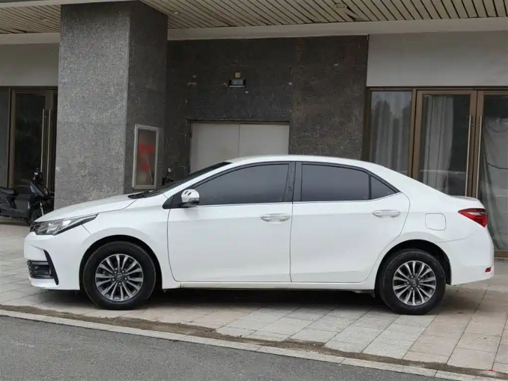 Toyota Corolla 2017 — фото 5