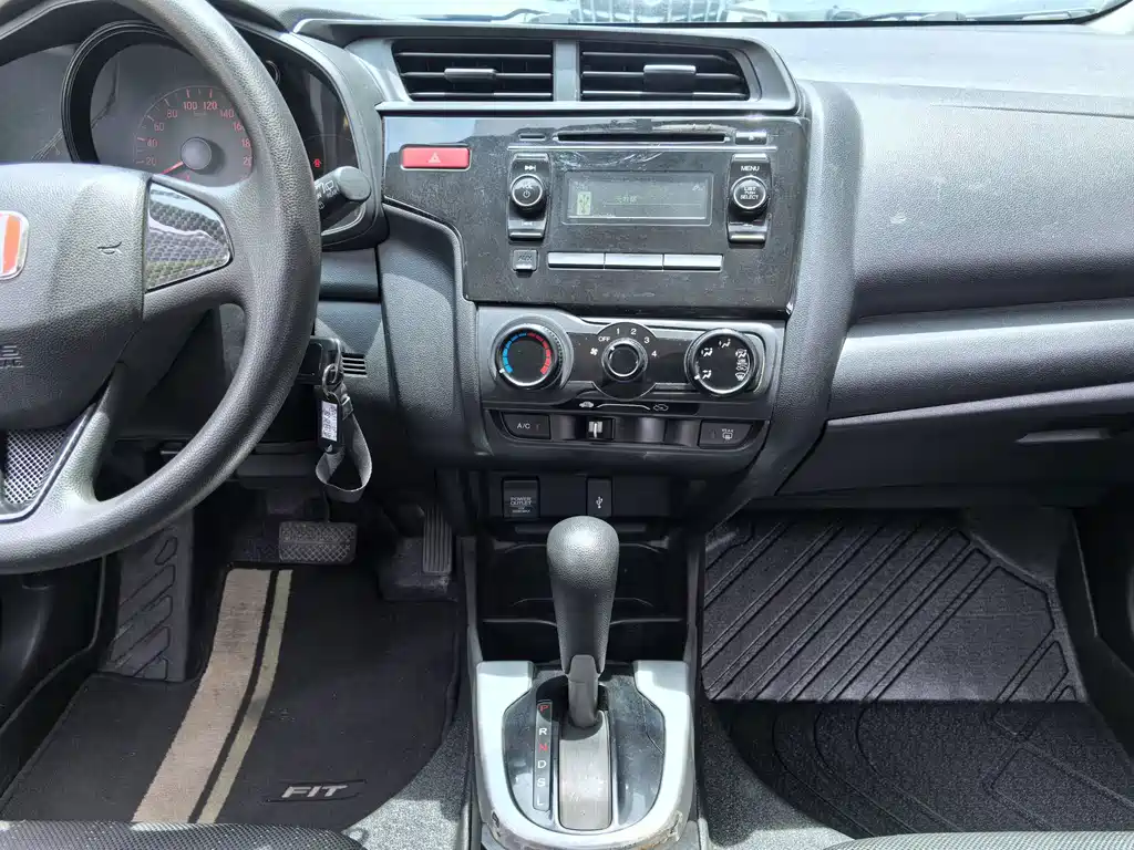 Honda Fit 2015 — фото 13