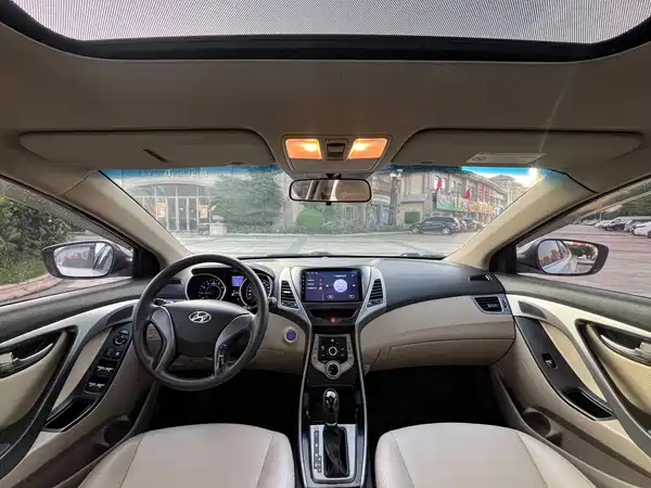 Hyundai Elantra Langdong 2015