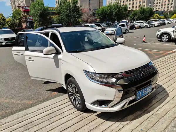 Mitsubishi Outlander 2022