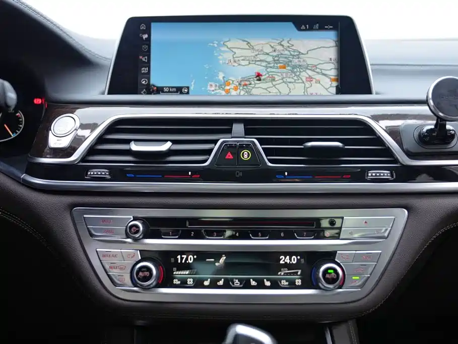 BMW 7 Series 2016 — фото 13