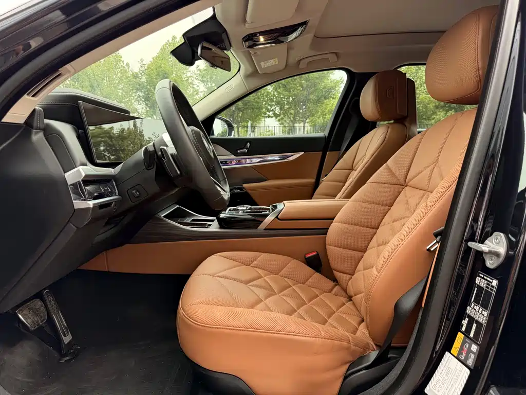 BMW i7 2024 — фото 17