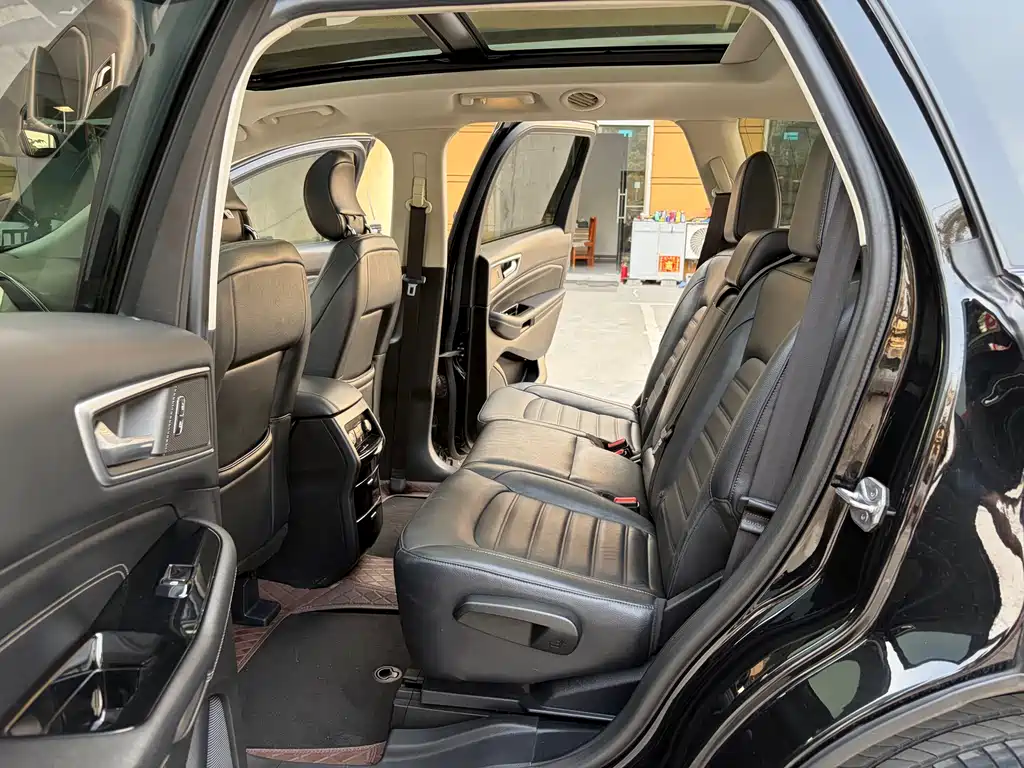 Ford Edge 2018 — фото 12
