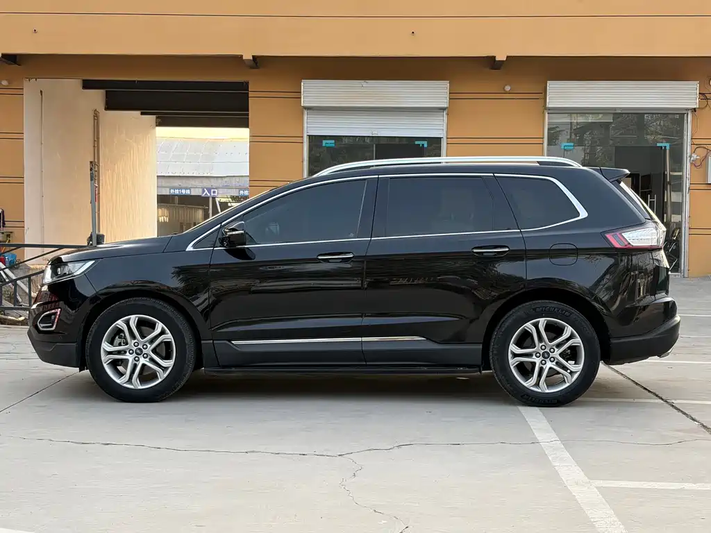 Ford Edge 2018 — фото 16