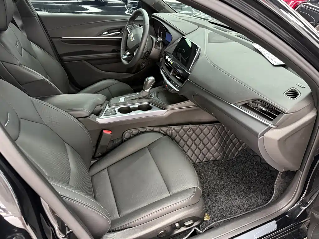 Cadillac CT4 2023 — фото 13