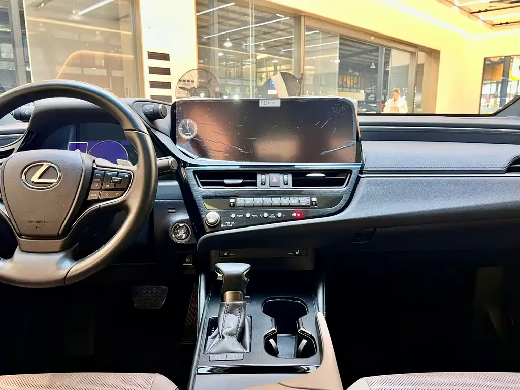 Lexus ES 2024 — фото 11