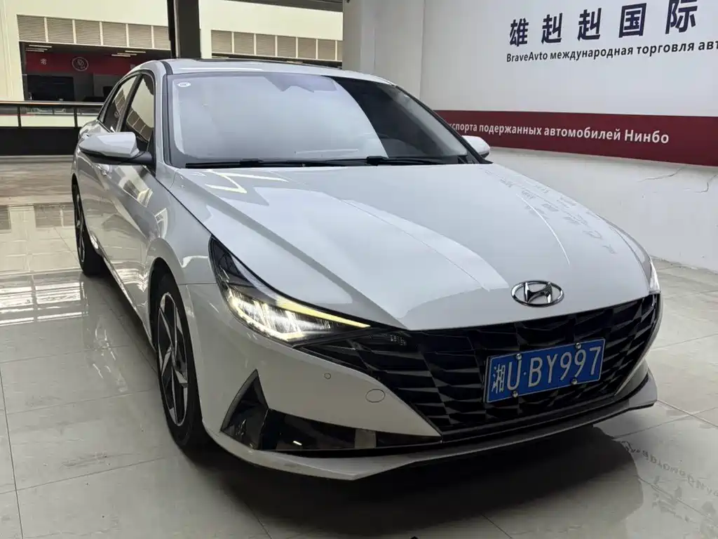Hyundai Elantra 2022