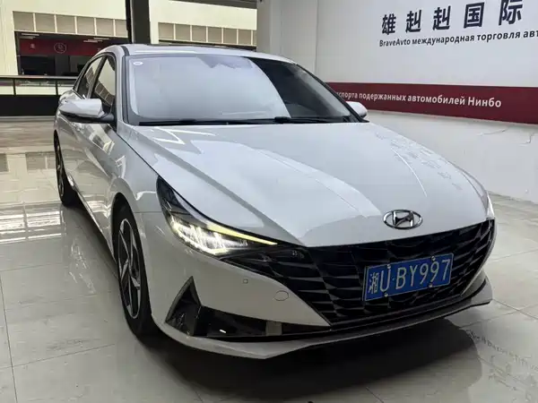 Hyundai Elantra 2022