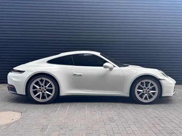 Porsche 911 2025
