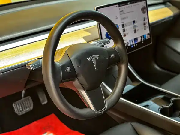 Tesla Model 3 2020
