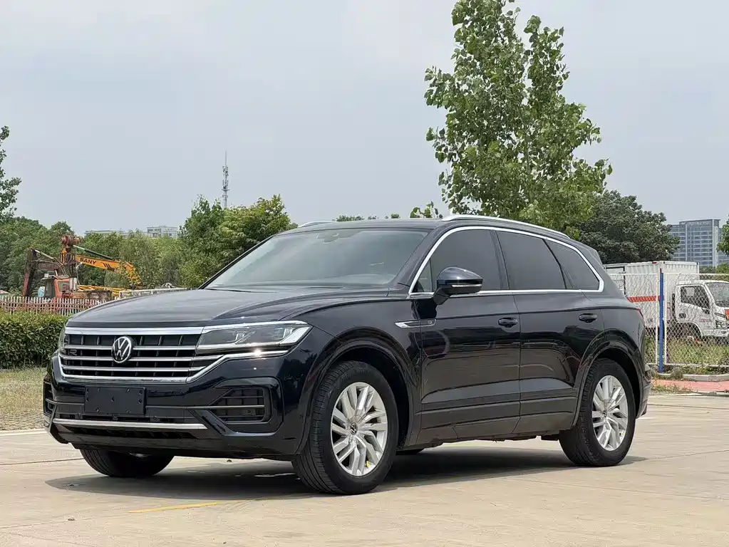 Volkswagen Touareg 2022 — фото 1