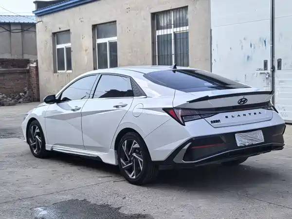 Hyundai Elantra 2023