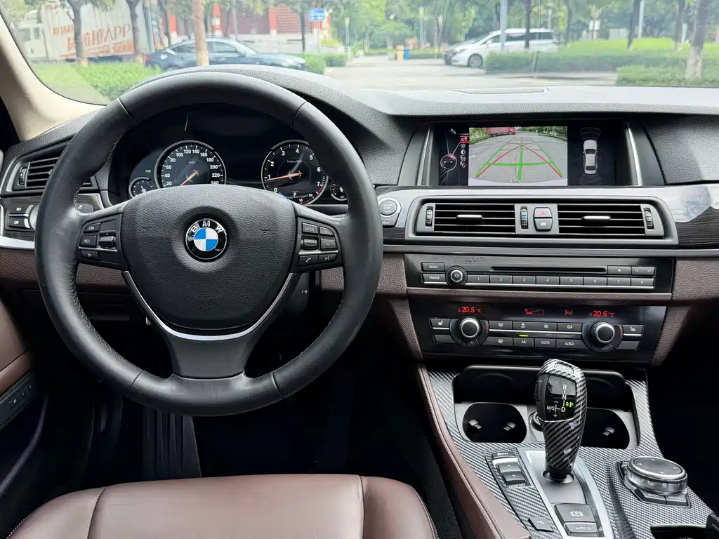 BMW 5 Series 2017 — фото 13