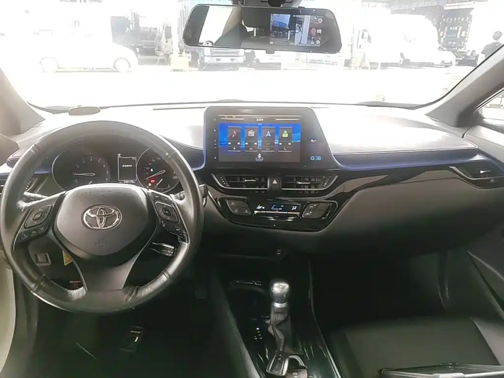 Toyota C-HR 2020 — фото 10