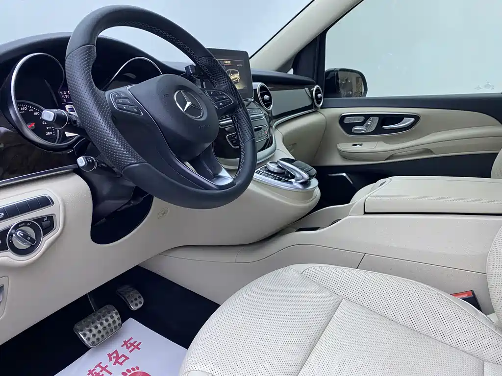 Mercedes-Benz V-Class 2019 — фото 10
