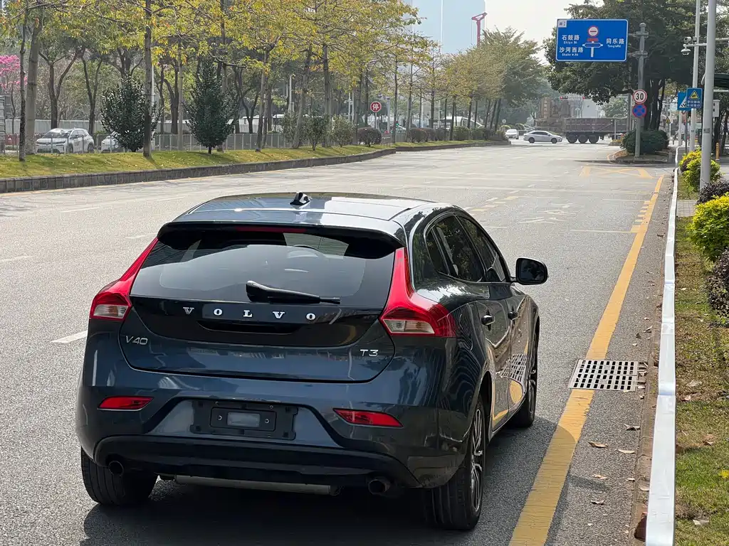 Volvo V40 2018 — фото 19