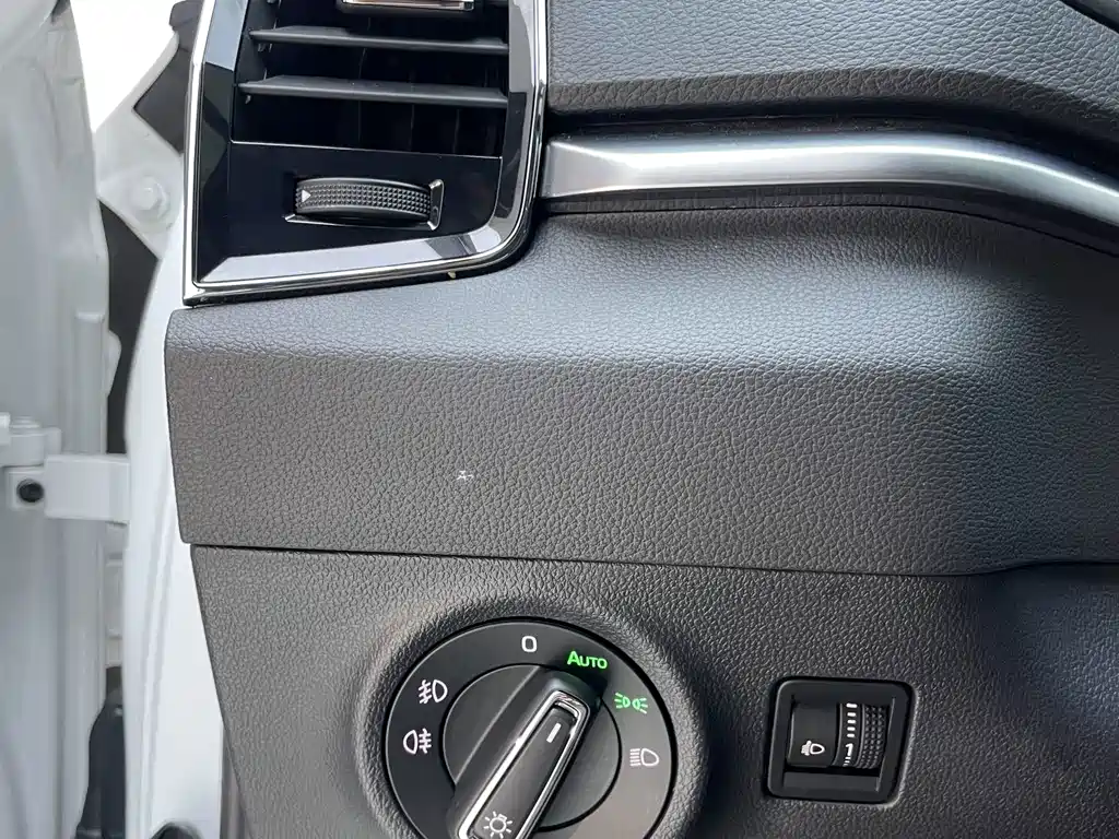 Skoda Karoq 2023 — фото 17