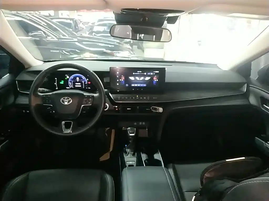 Toyota Camry 2024 — фото 10
