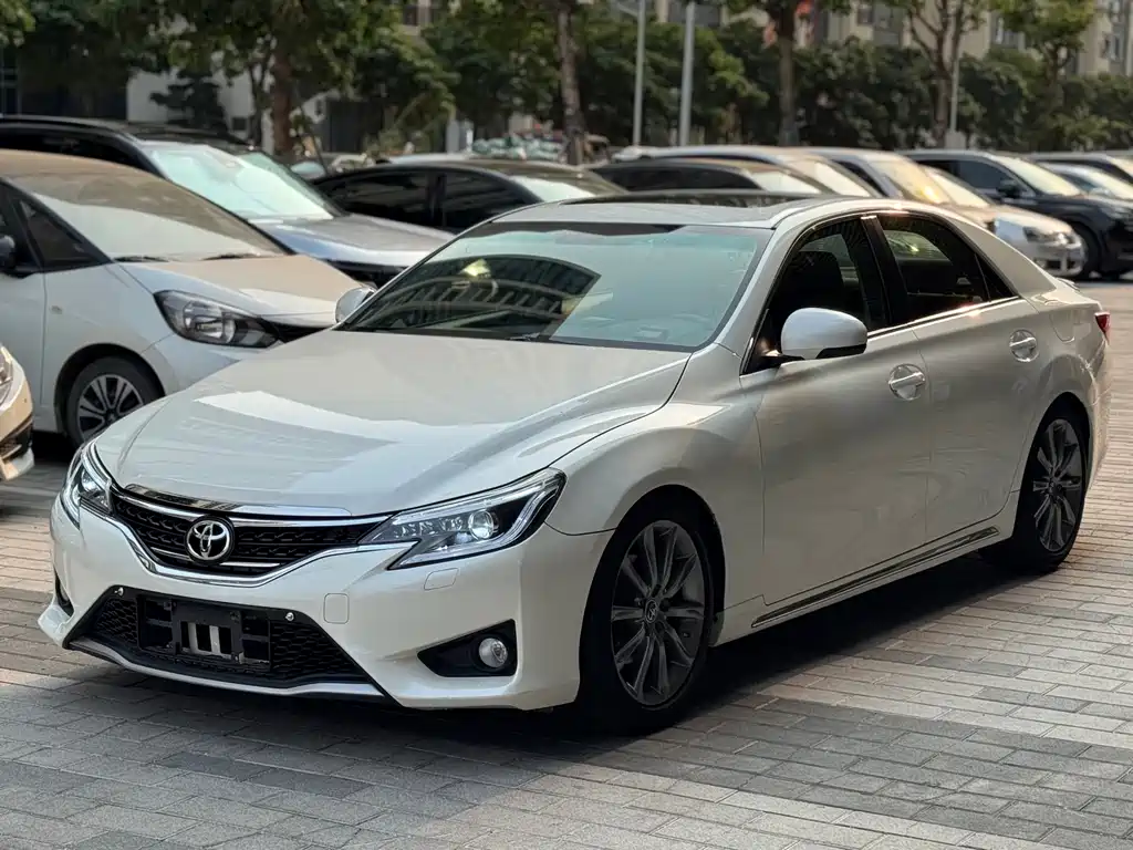Toyota Reiz 2015 — фото 1