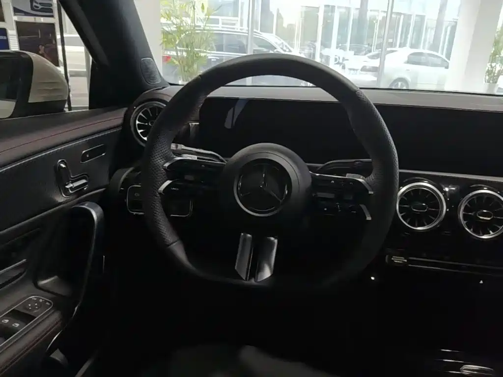 Mercedes-Benz A-Class 2024 — фото 15