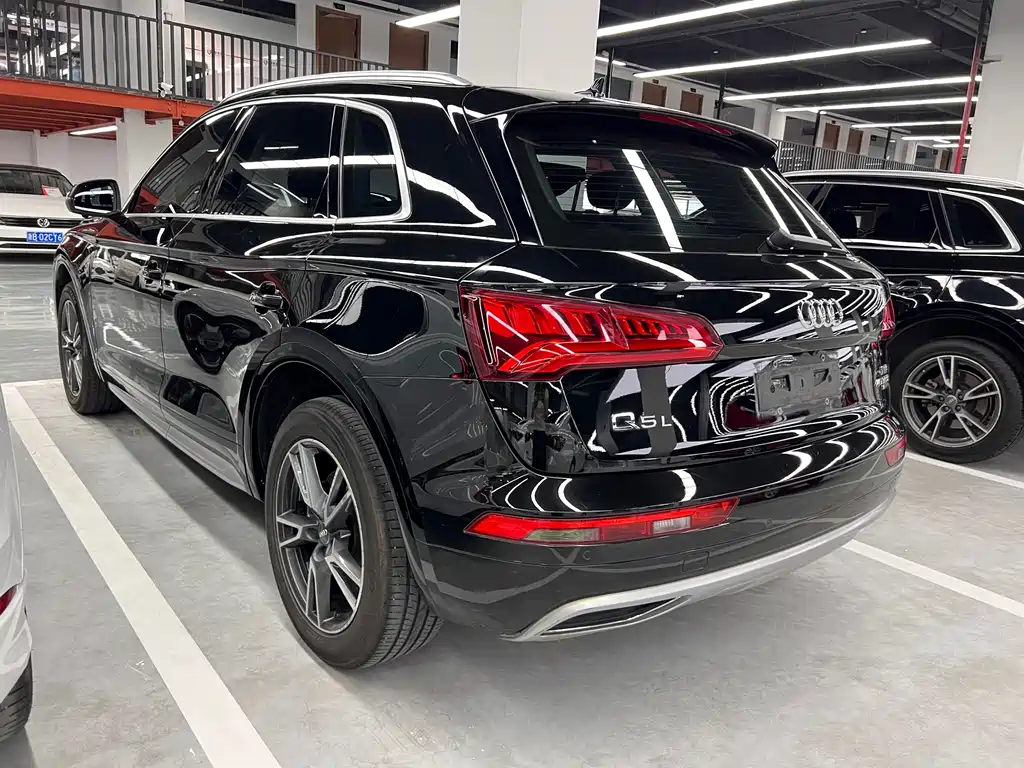 Audi Q5L 2020 — фото 17