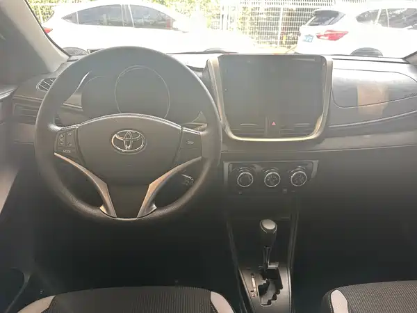 Toyota Yaris L 2022