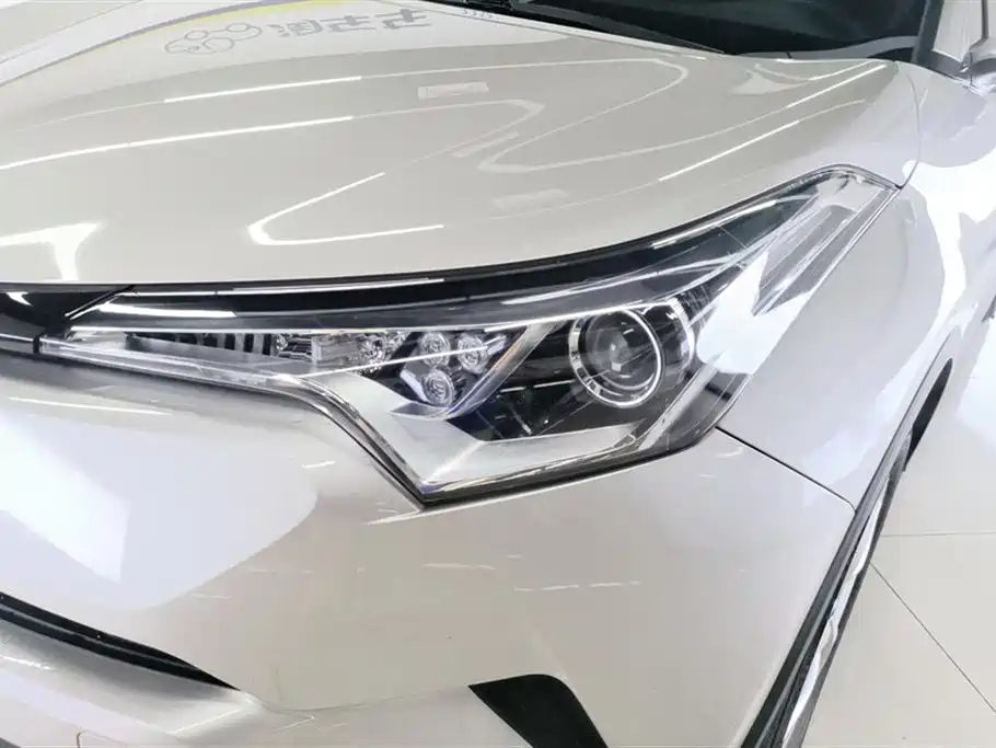 Toyota C-HR 2020 — фото 5