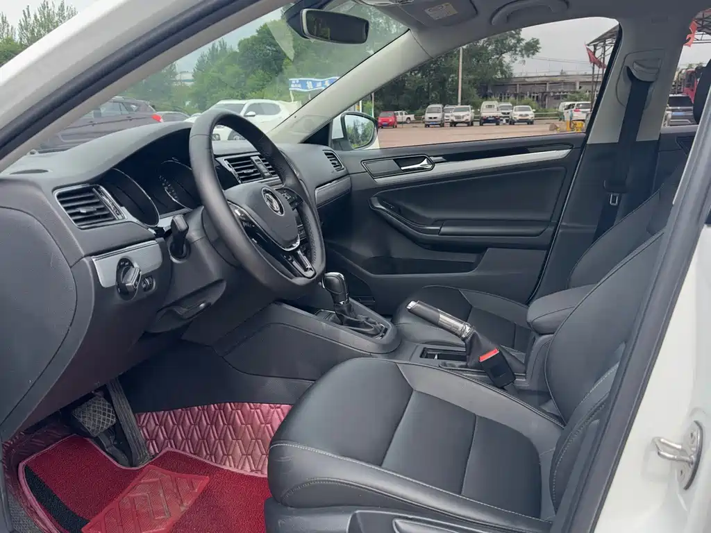Volkswagen Sagitar 2019